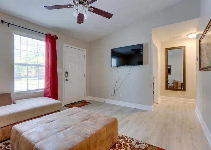 Dog-friendly Duplex ~ 7 Mi To Downtown Apartment *