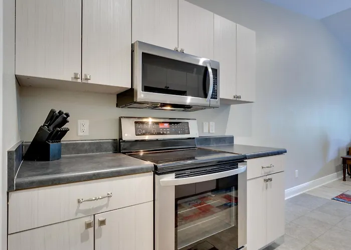 Dog-friendly Duplex ~ 7 Mi To Downtown * Pensacola