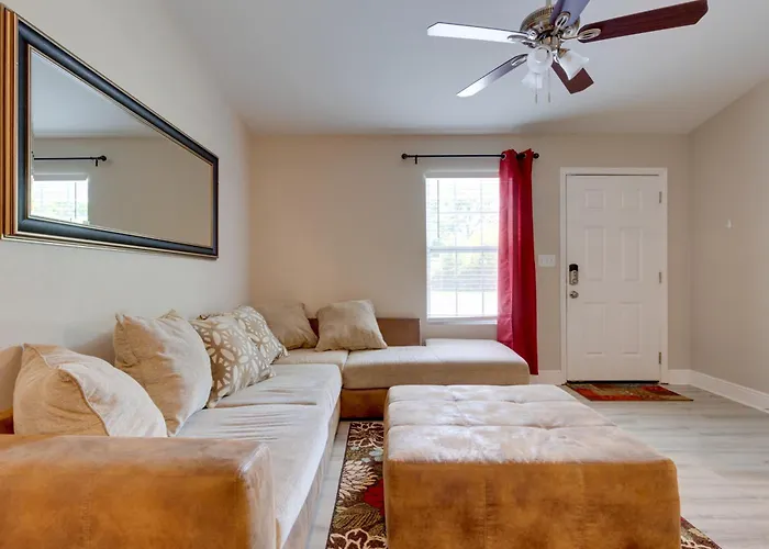 Dog-friendly Duplex ~ 7 Mi To Downtown Apartment Pensacola