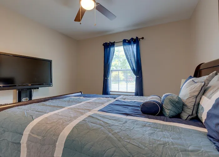 Dog-friendly Duplex ~ 7 Mi To Downtown Apartment *