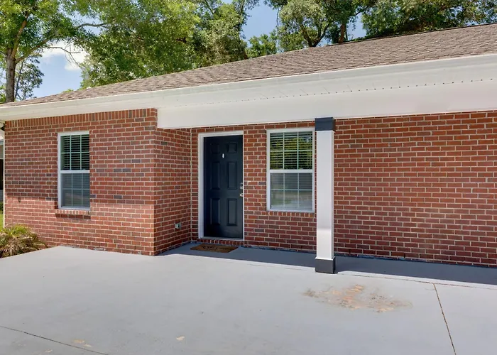 Dog-friendly Duplex ~ 7 Mi To Downtown * Pensacola