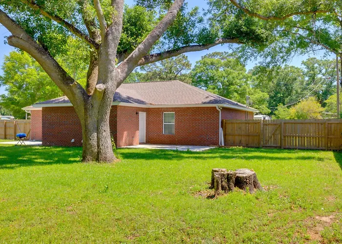 Dog-friendly Duplex ~ 7 Mi To Downtown Apartment *